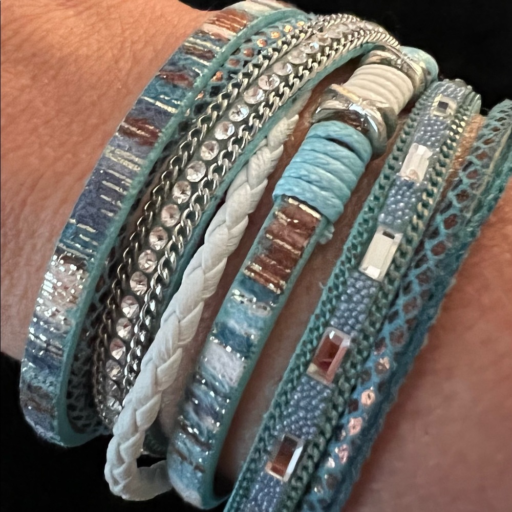 Women’s bracelet with magnetic closure